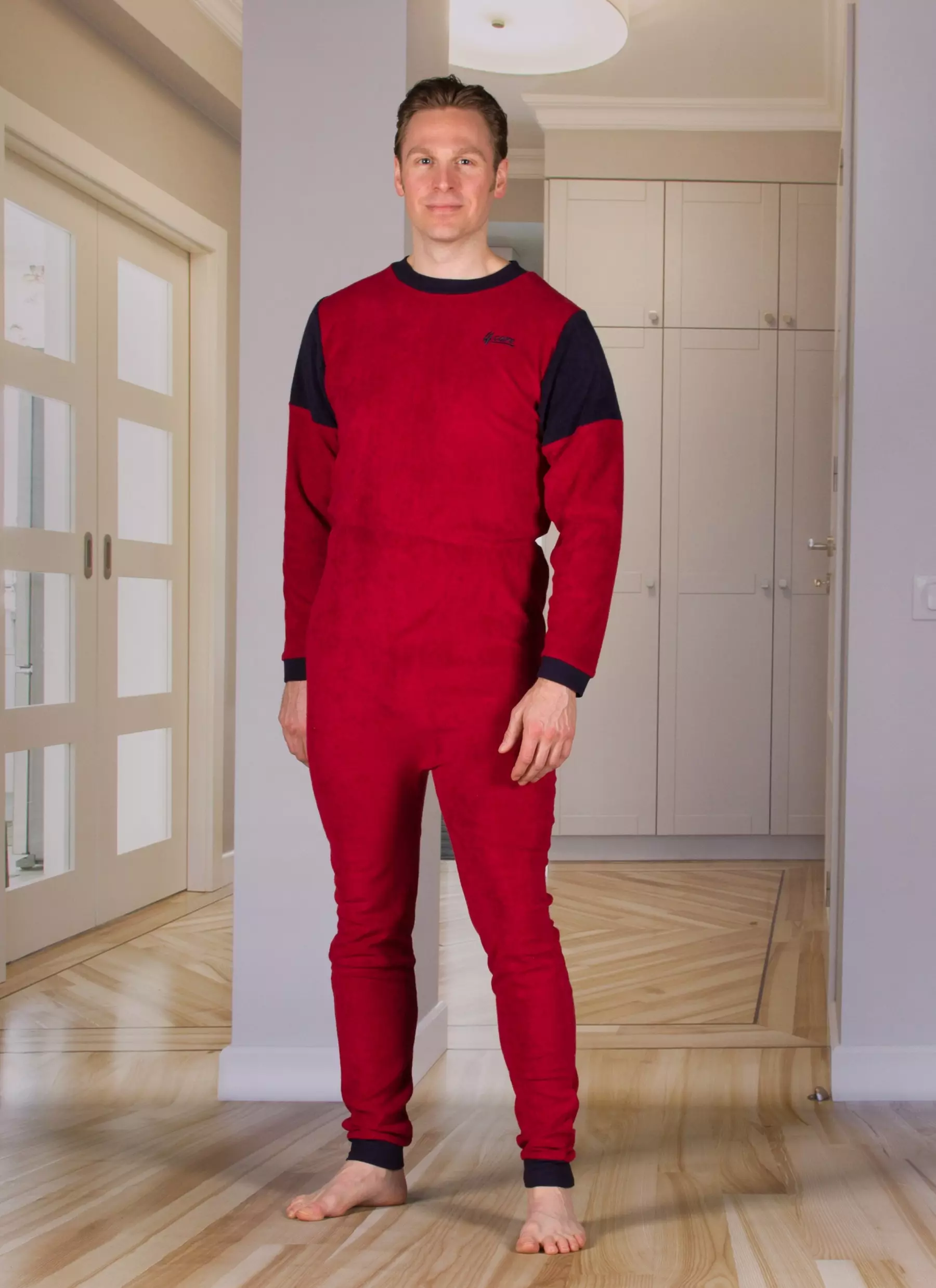 Pflegeoverall von4Care in der Farbe rot für Damen und Herren