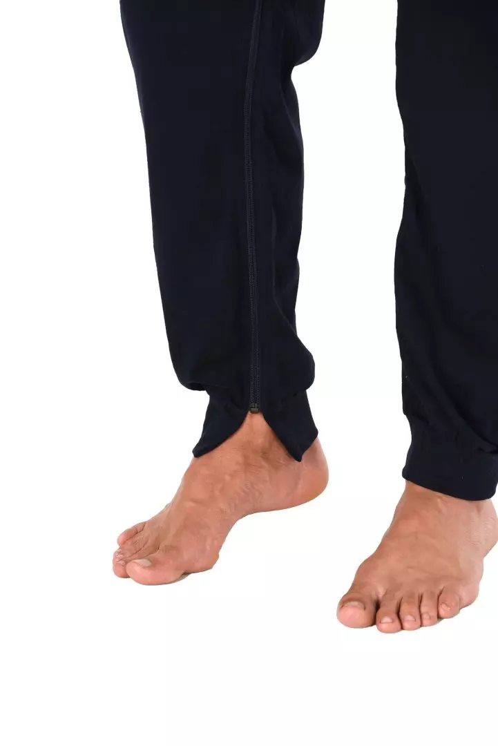 Pflegeoverall Herren Detail Beinreißverschluss bis Knöchel, elastischer Abschluss