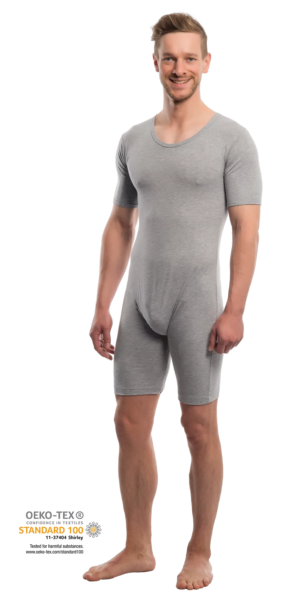 Suprima Pflegebody in Grau, kurzer Arm, mit Beinreißverschluss, ermöglicht hygienischen Wechsel von Inkontinenzprodukten. Material: 61 % Polyester, 31 % Baumwolle, 8 % Elasthan. Größen S bis XXL. (4697)