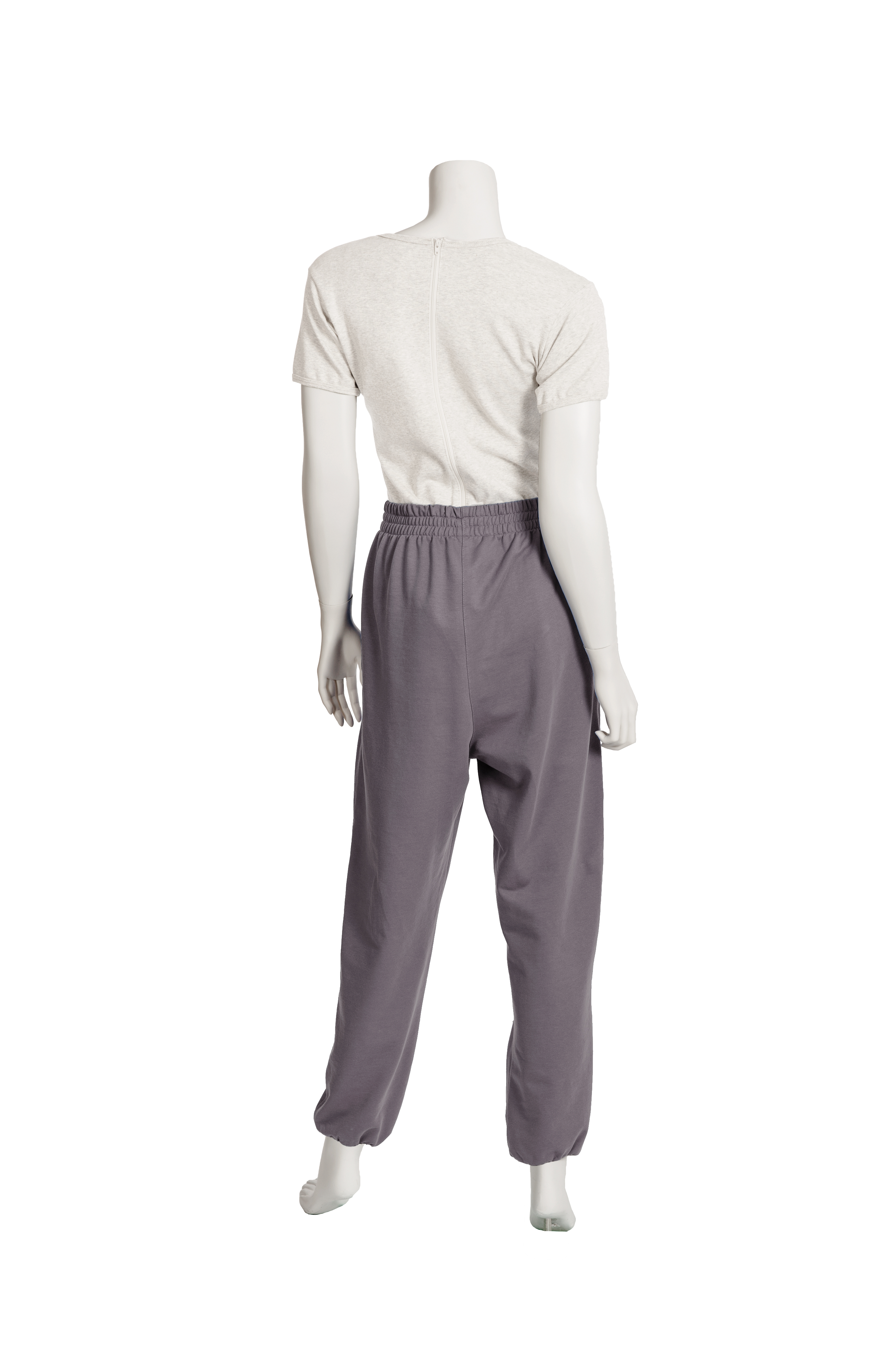 Rückenansicht des Pflegeoveralls mit Jogginghose und Rückenreißverschluss