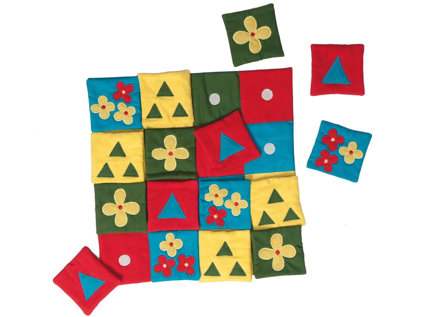 Suprima Memory-Decke 7151, 41 × 41 cm, 100 % Baumwolle, stimuliert den Tastsinn, fördert das Erkennen von Farben und Formen, mit Klett befestigte Elemente, inklusive Wäschesack.